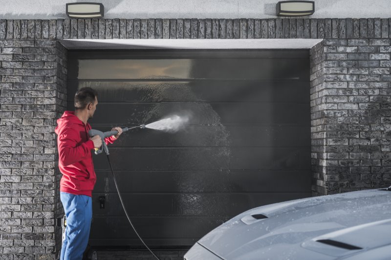 Säubern der Garage mit Hochdruckreiniger im Test
