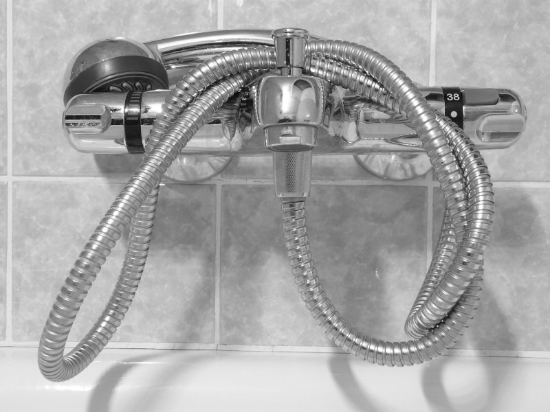 Ein Duschkopf mit Brauseschlauch