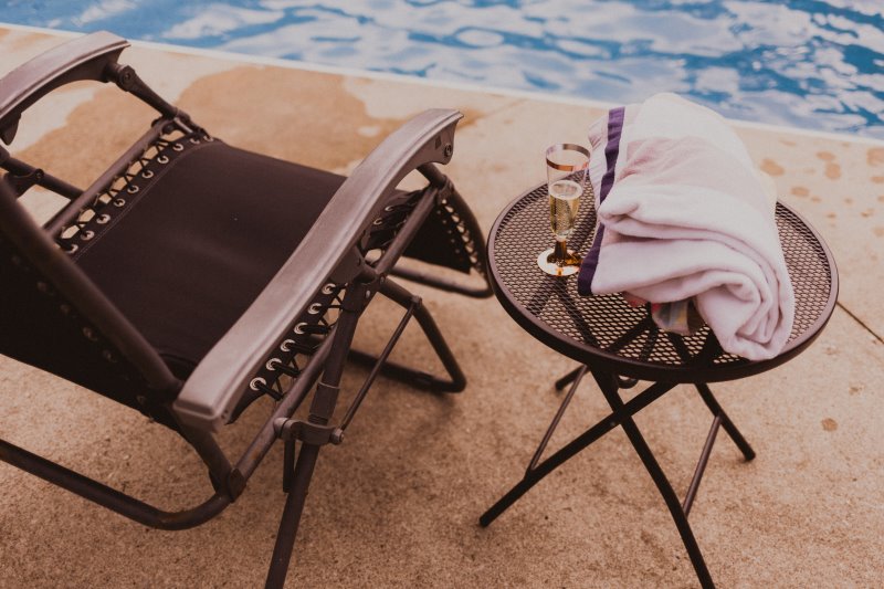 Gartenliege mit Klappfunktion am Pool Gartenliege mit Klappfunktion im Test