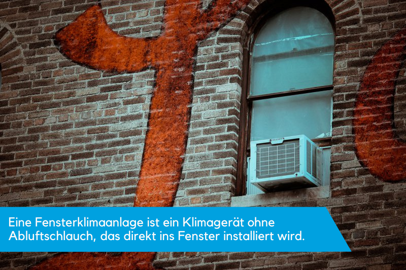 Installierte Fensterklimaanlage von außen