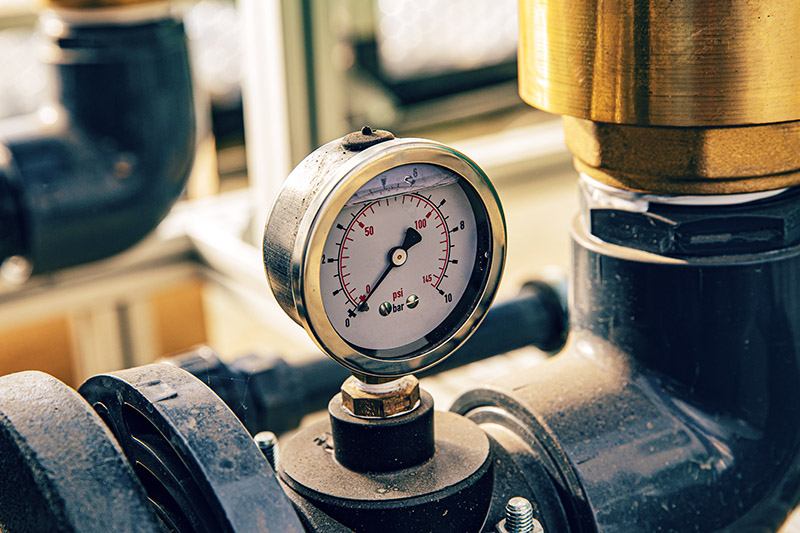 Manometer misst Druck im Wasserfilter Manometer zum Messen des Drucks im Wasserfilter