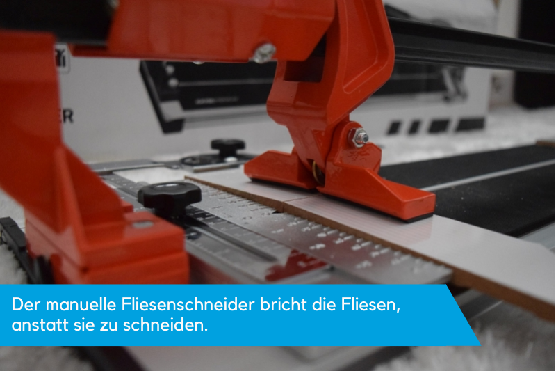 Nahaufnahme eines manuellen Fliesenschneiders