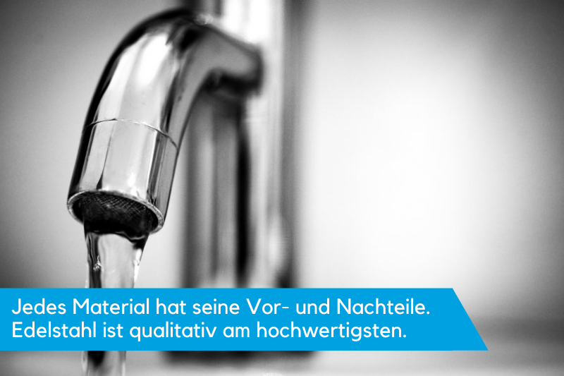 Waschtischarmatur Edelstahl bei laufendem Wasser